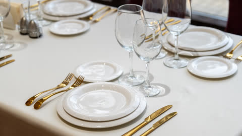 How to set a Dinner Table