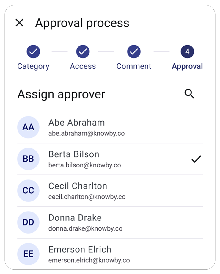 Interface showing an approval process with a list of assigned approvers and status indicators for quality control.
